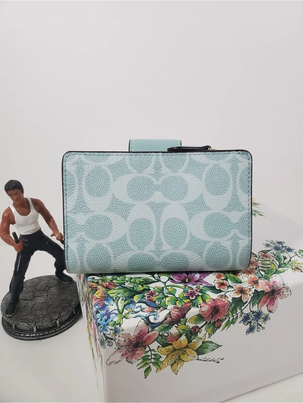 NWT Coach Medium Corner Zip Wallet